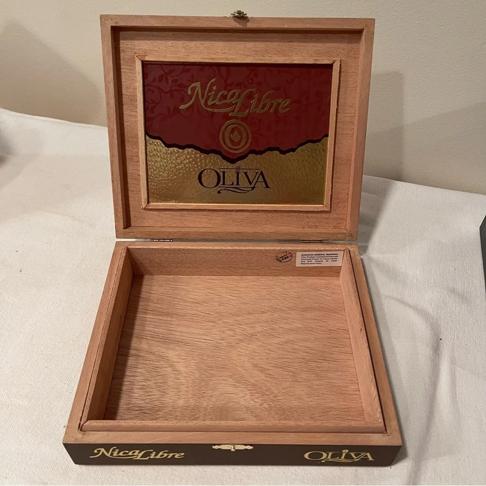 Tight Fitting Snap Closure Latch Wooden Cigar Box